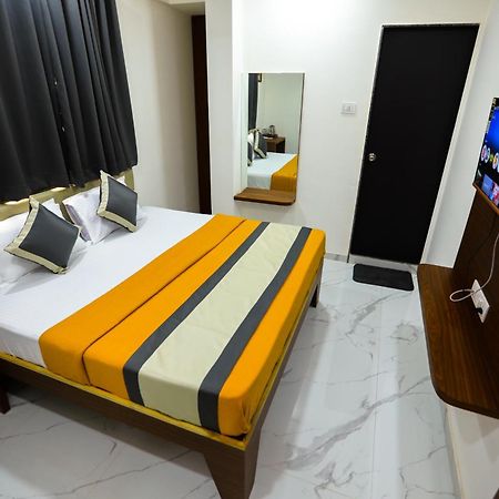 Fortuna Inn Manage By Sn Hospitality Нави Мумбай Екстериор снимка