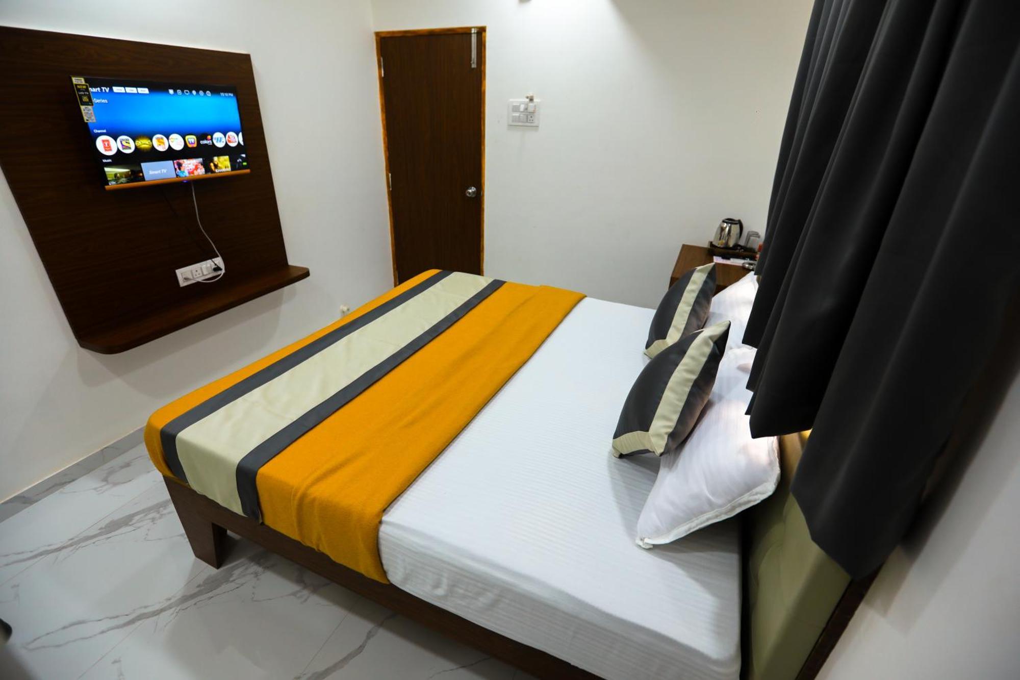 Fortuna Inn Manage By Sn Hospitality Нави Мумбай Екстериор снимка
