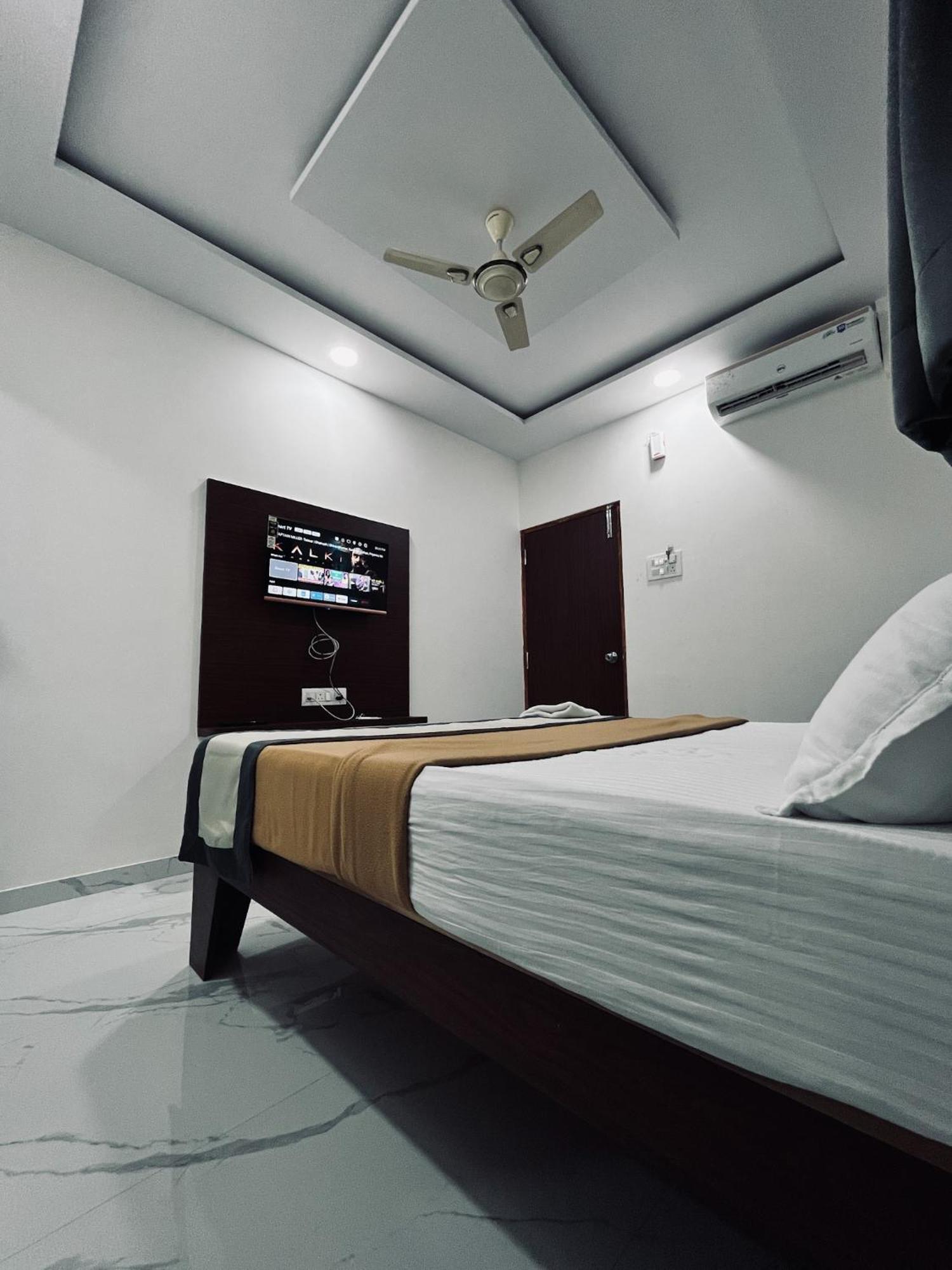 Fortuna Inn Manage By Sn Hospitality Нави Мумбай Екстериор снимка