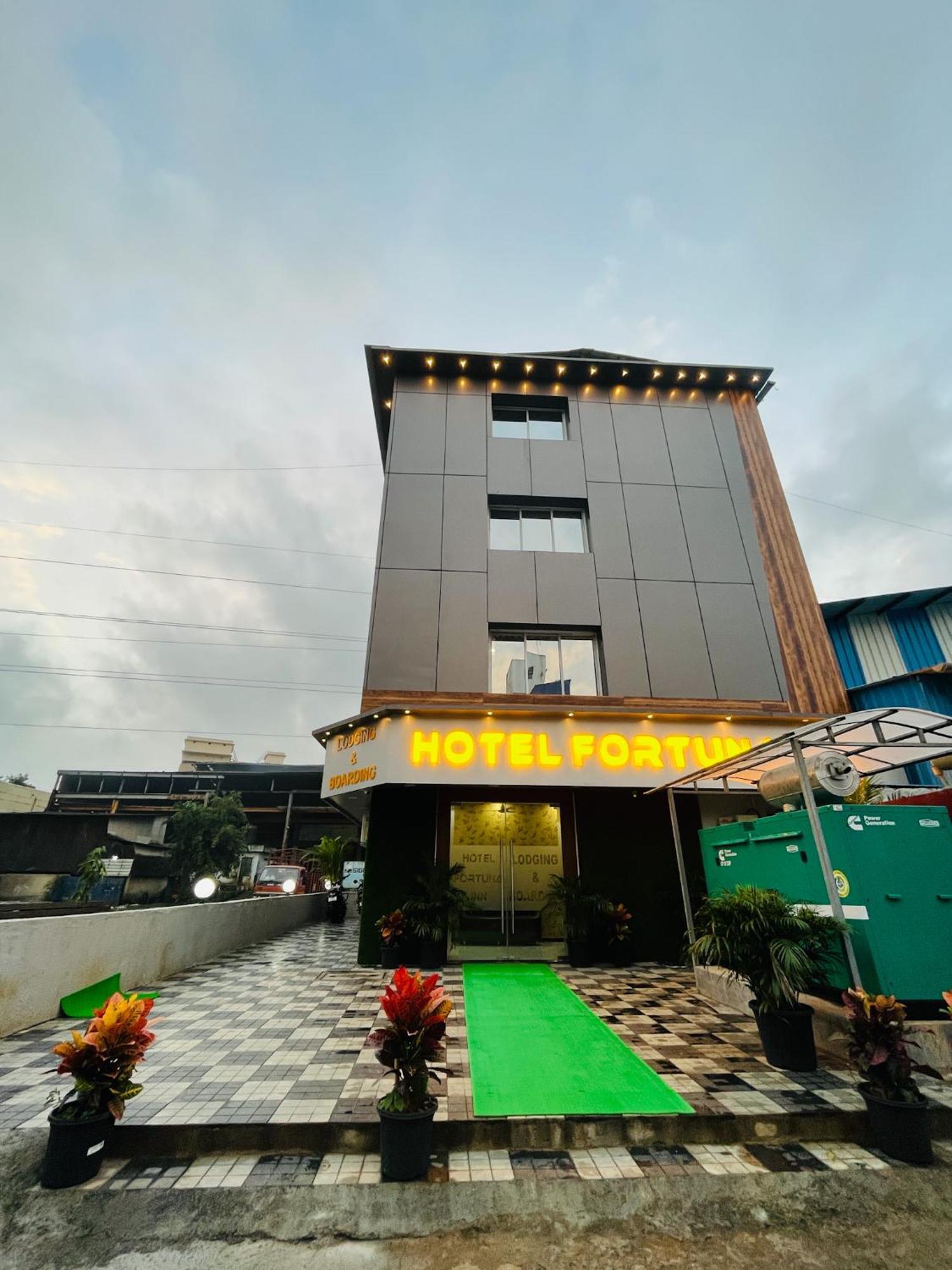 Fortuna Inn Manage By Sn Hospitality Нави Мумбай Екстериор снимка